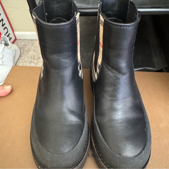 Pre loved kids Burberry Chelsea boots - Picture 4 of 8